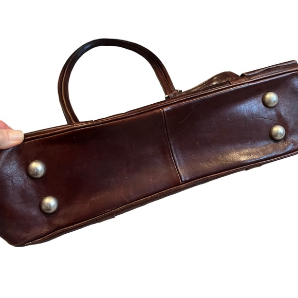 Vintage Leaders in Leather Tote Bag - Picture 8 of 13